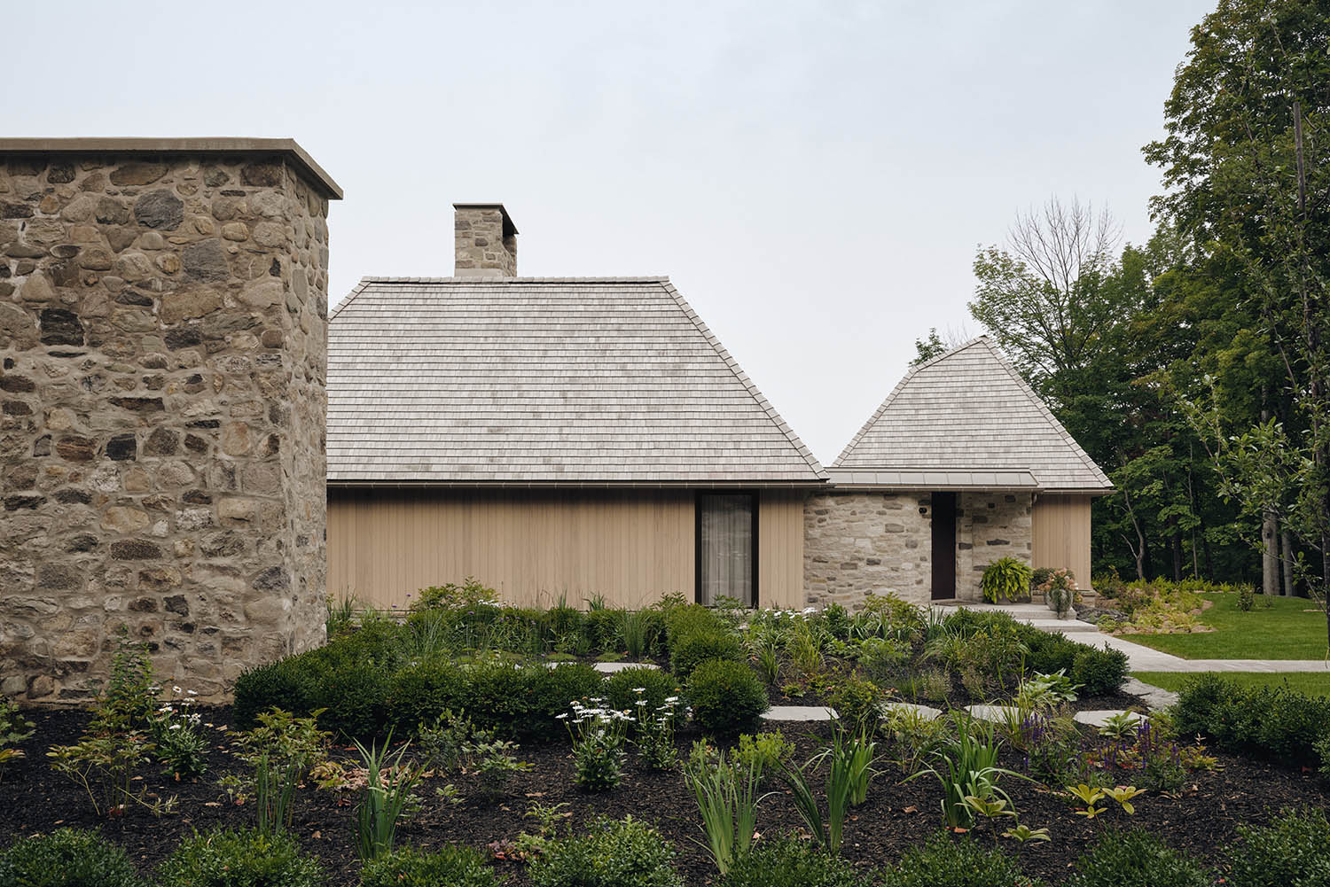 别墅设计,别墅设计案例,Atelier Carle,建筑改造,极简主义,极简风格,湖景别墅,加拿大