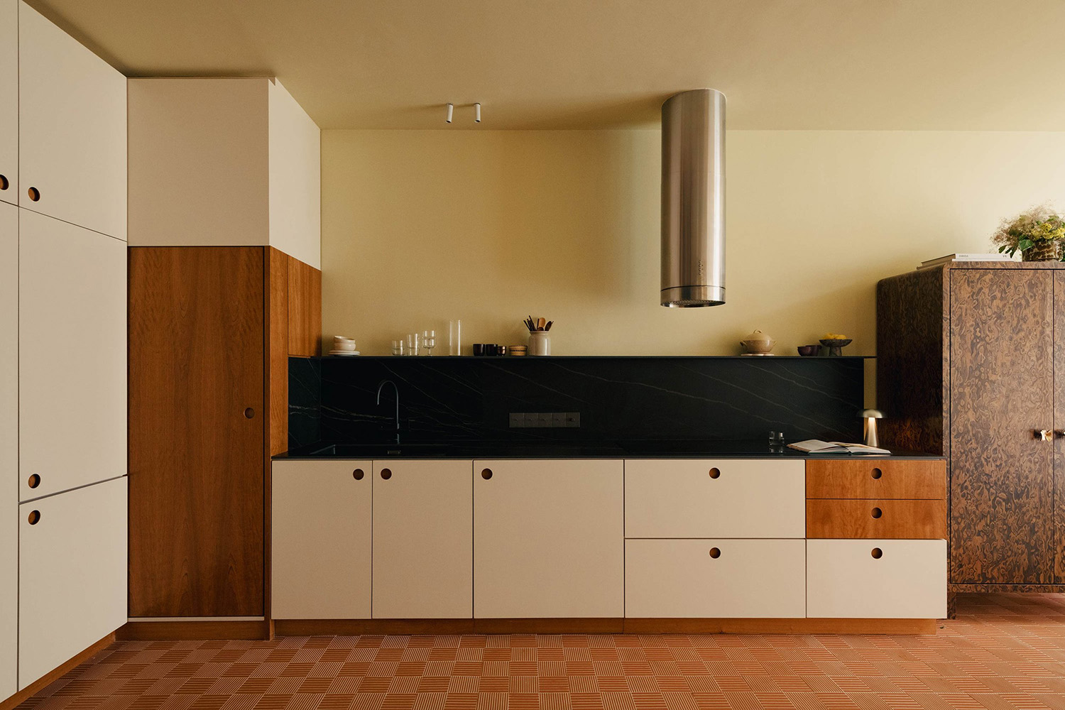 公寓设计,Wunderwall Design,马来西亚,吉隆坡,公寓设计案例,中古风公寓