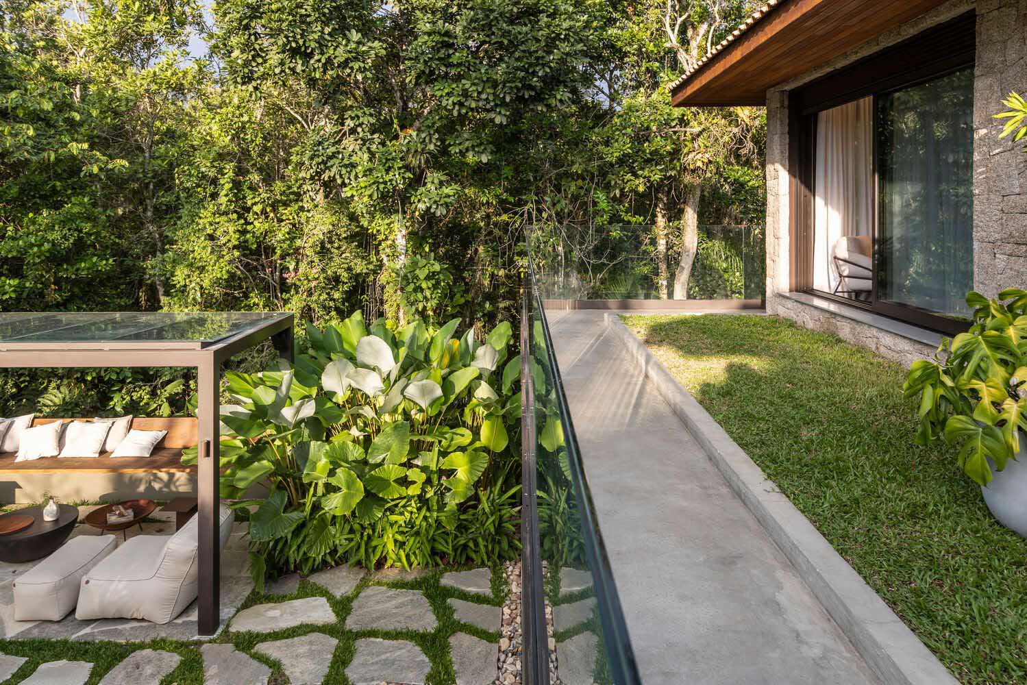 别墅设计,别墅设计案例,别墅设计方案,TWO Arquitetura,庭院别墅,巴西