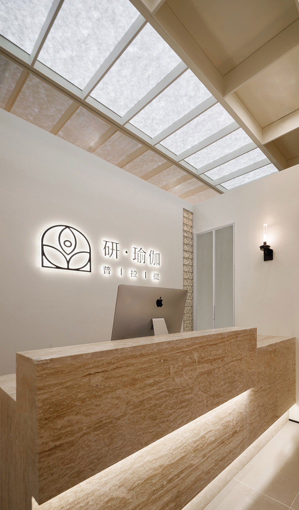 瑜伽工作室设计,普拉提工作室设计,瑜伽店设计,瑜伽空间,瑜伽店设计案例,瑜伽店设计方案,重庆研瑜伽-在柔光中悄然生长,重庆,悟几设计