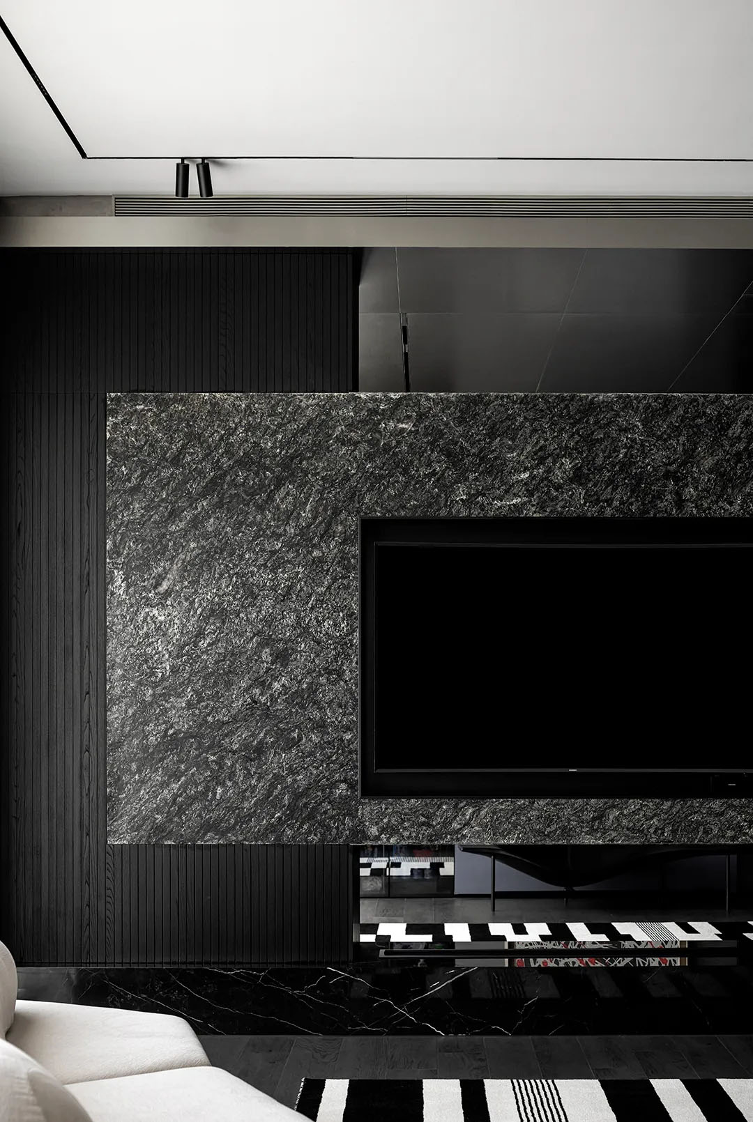 暗黑系别墅,轻奢风别墅,别墅装修,别墅设计,别墅设计案例,别墅设计方案,上海别墅-暗黑系的克制美学,上海,800㎡,统晟设计