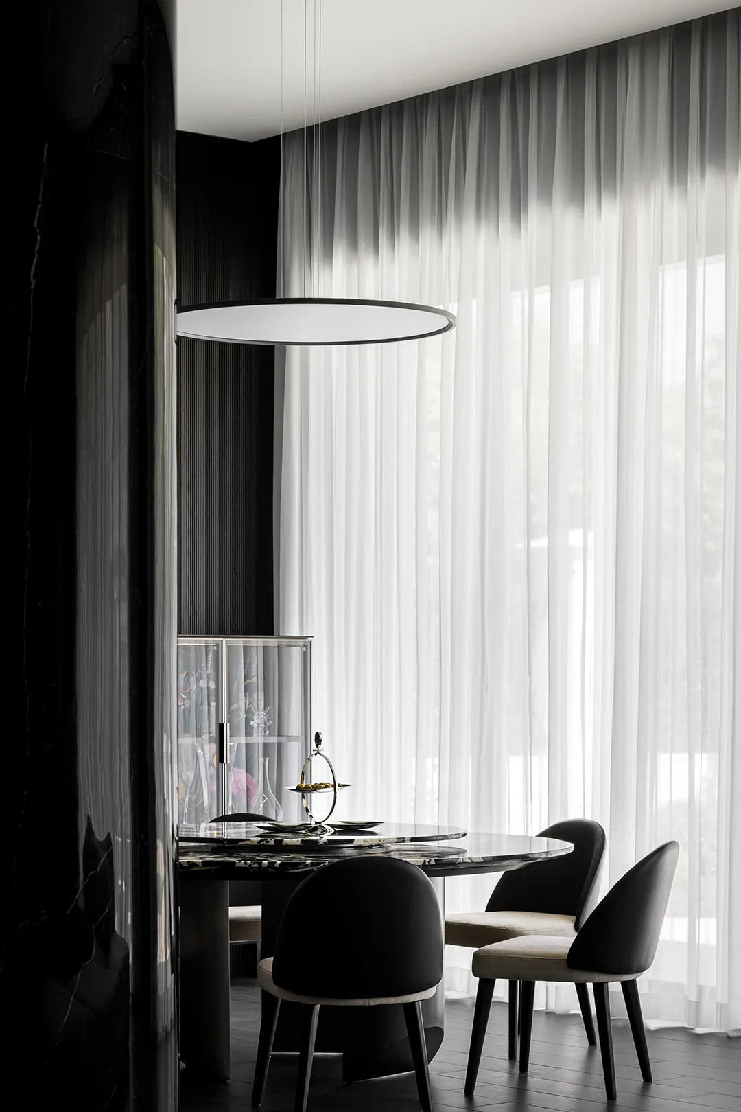 暗黑系别墅,轻奢风别墅,别墅装修,别墅设计,别墅设计案例,别墅设计方案,上海别墅-暗黑系的克制美学,上海,800㎡,统晟设计