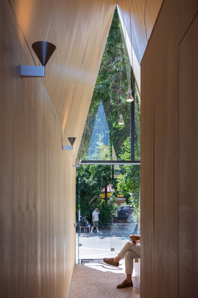 咖啡厅设计,咖啡厅设计案例,咖啡店设计,咖啡厅设计方案,Vinklu,罗马尼亚,街边咖啡店,加勒斯特,小教堂咖啡厅