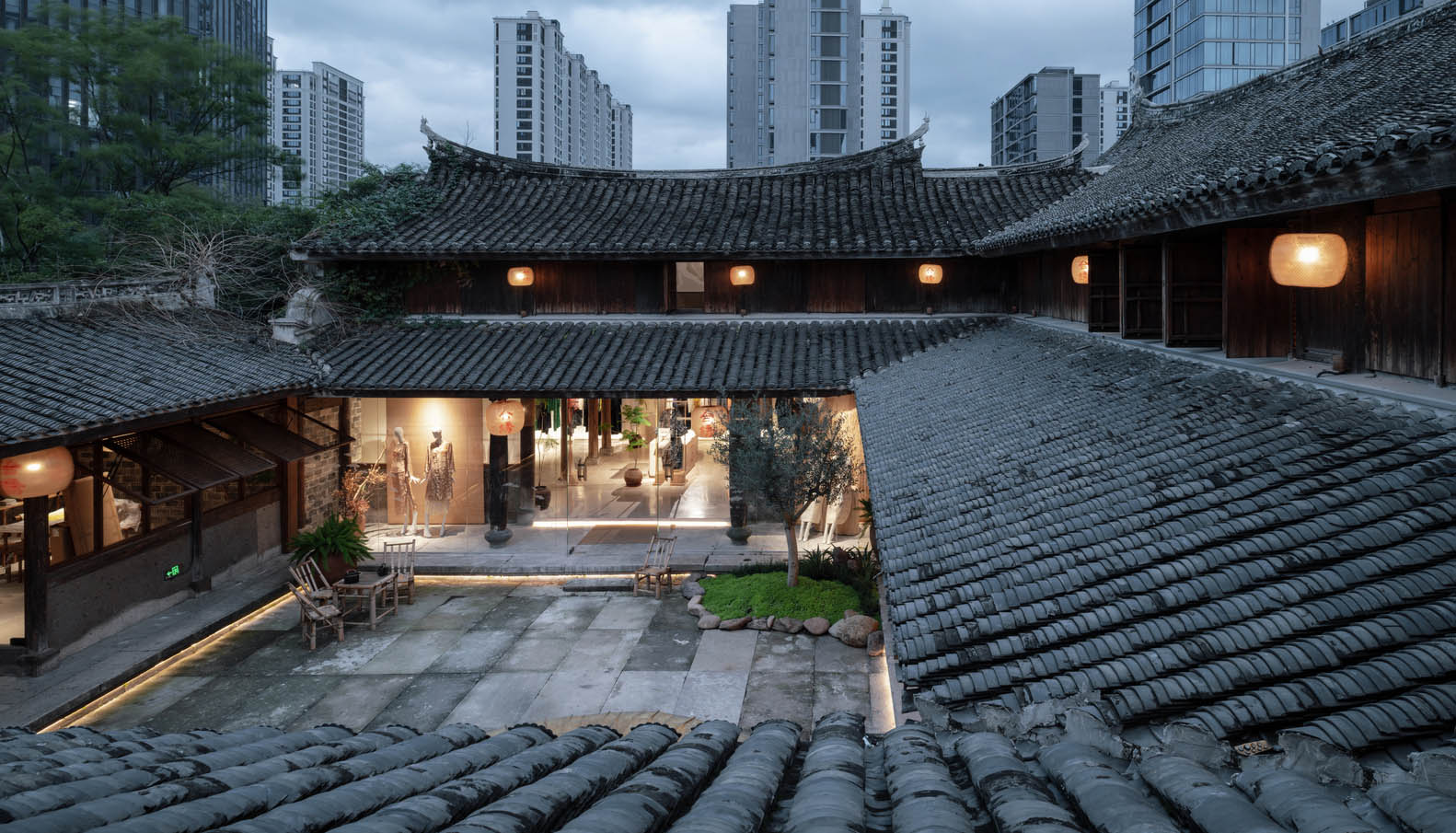 CO-MILIEU,商店设计,服装店,深源创新实验室,服装零售店设计,创意服装店,服装店设计案例,服装店设计方案,台州,台绣院,建筑改造