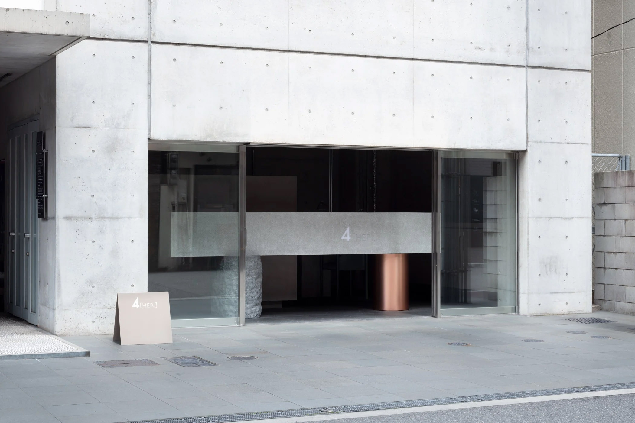 Sides Core,美甲店设计,极简主义,极简风格,美妆集合店设计,美甲店店设计案例,美甲店设计方案,4HER,日本,大阪