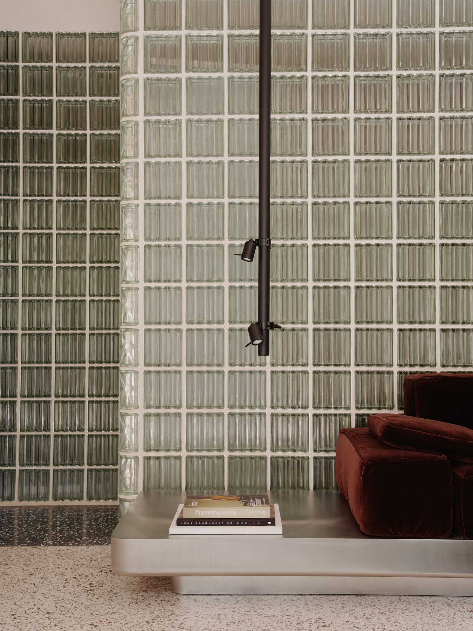 公寓设计,公寓设计案例,Studio Karhard,玻璃砖,极简主义,极简风格,柏林