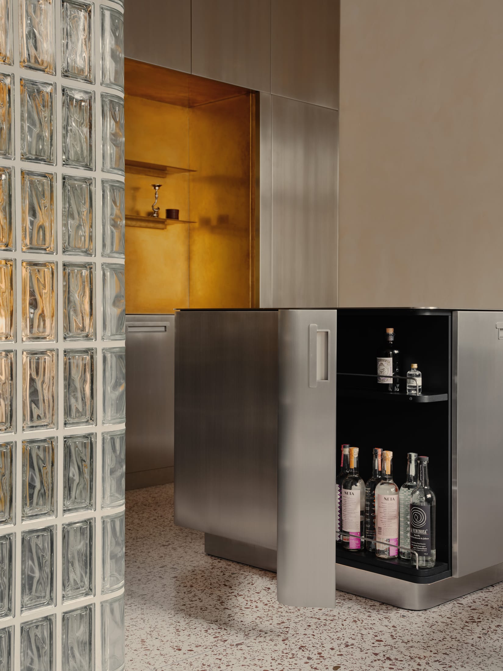 公寓设计,公寓设计案例,Studio Karhard,玻璃砖,极简主义,极简风格,柏林