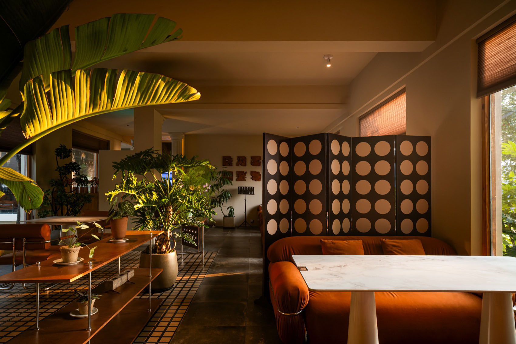 餐厅设计,餐酒吧设计,休闲餐厅设计,开放式休闲餐厅,日咖夜酒,日咖夜酒空间,餐厅设计案例,餐厅设计方案,嘉兴梦桃复兴北路店,嘉兴,叁与山设计事务所