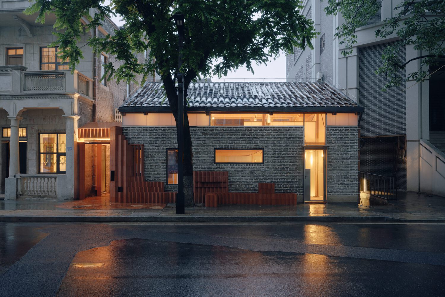 灰空间建筑事务所,建筑改造,文保建筑改造,佛山,官窑文化艺术中心,官窑三宝,多功能空间,公共空间改造