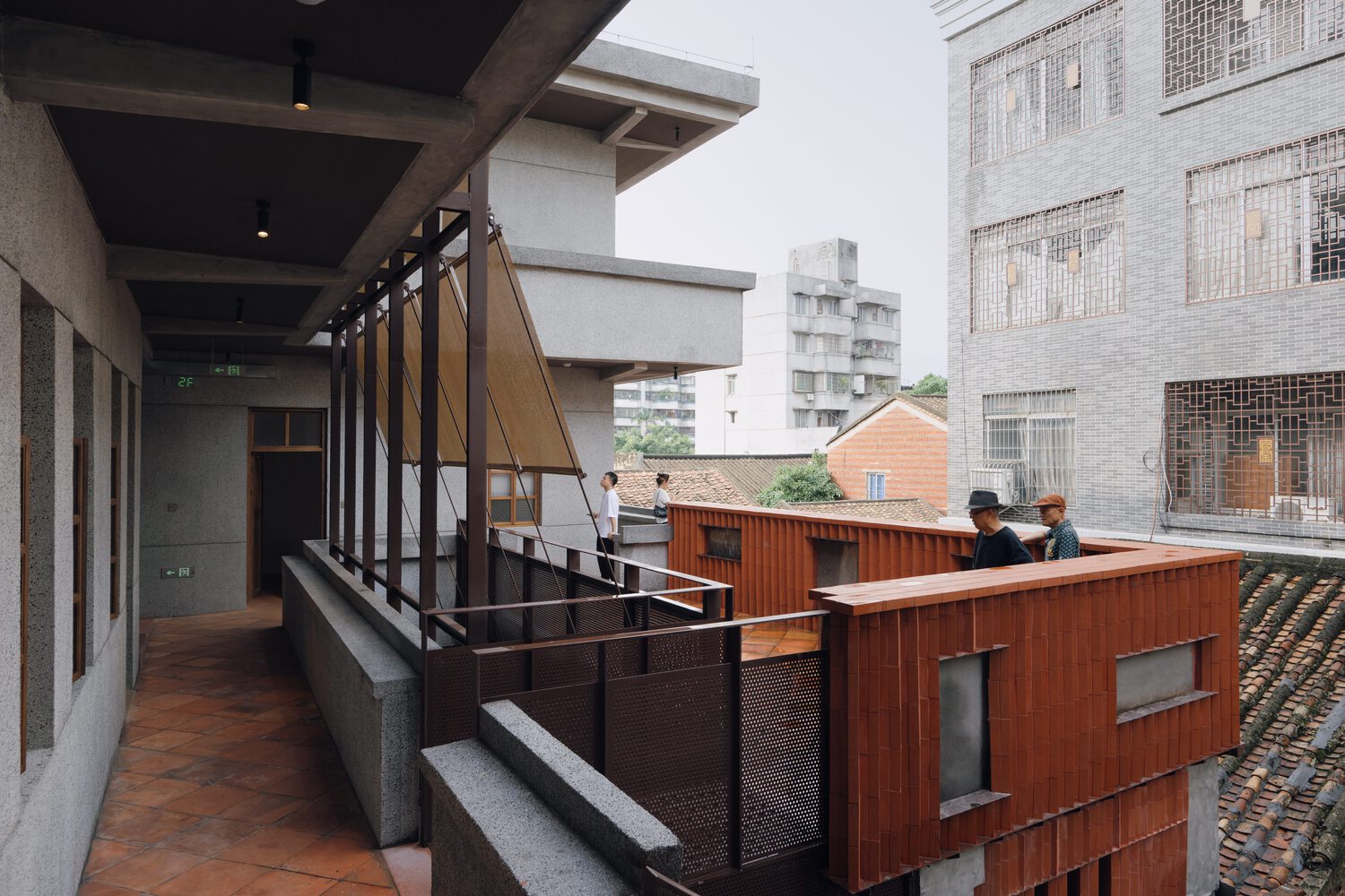 灰空间建筑事务所,建筑改造,文保建筑改造,佛山,官窑文化艺术中心,官窑三宝,多功能空间,公共空间改造