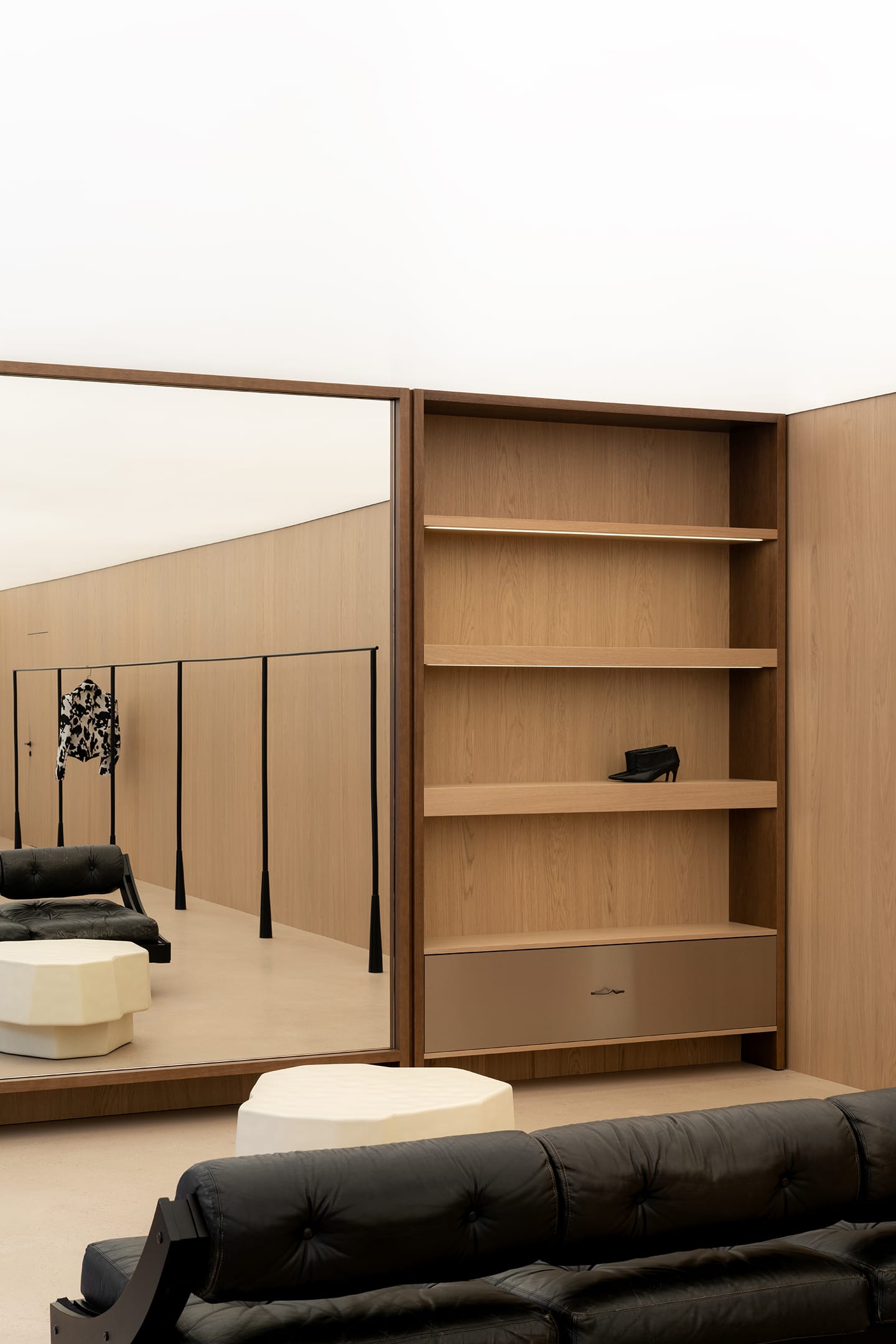 零售店设计,服装店设计,AKZ Architectura,服装零售店,乌克兰,服装店设计案例,服装店设计方案,基辅,极简主义,服装精品店,BAZHANE