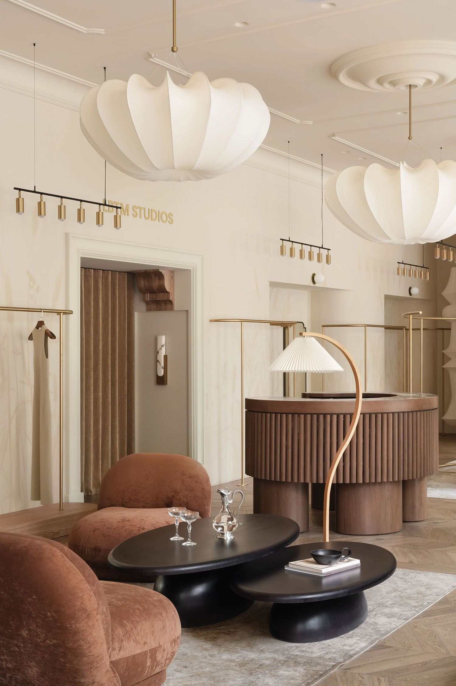 零售店设计,服装店设计,HE.D group,服装零售店,乌克兰,服装店设计案例,服装店设计方案,基辅,女装精品店,服装精品店,Love by the Moon