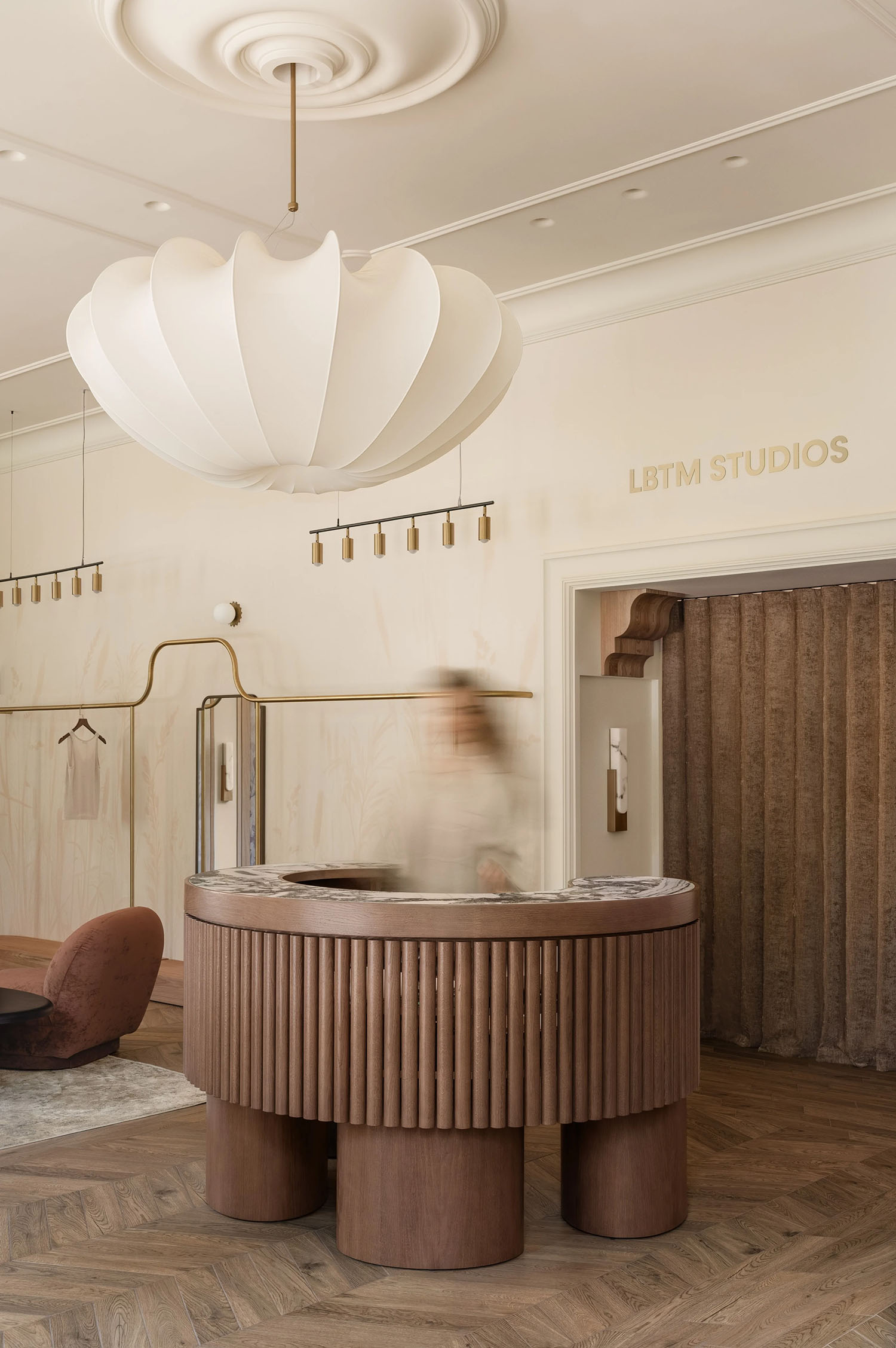 零售店设计,服装店设计,HE.D group,服装零售店,乌克兰,服装店设计案例,服装店设计方案,基辅,女装精品店,服装精品店,Love by the Moon