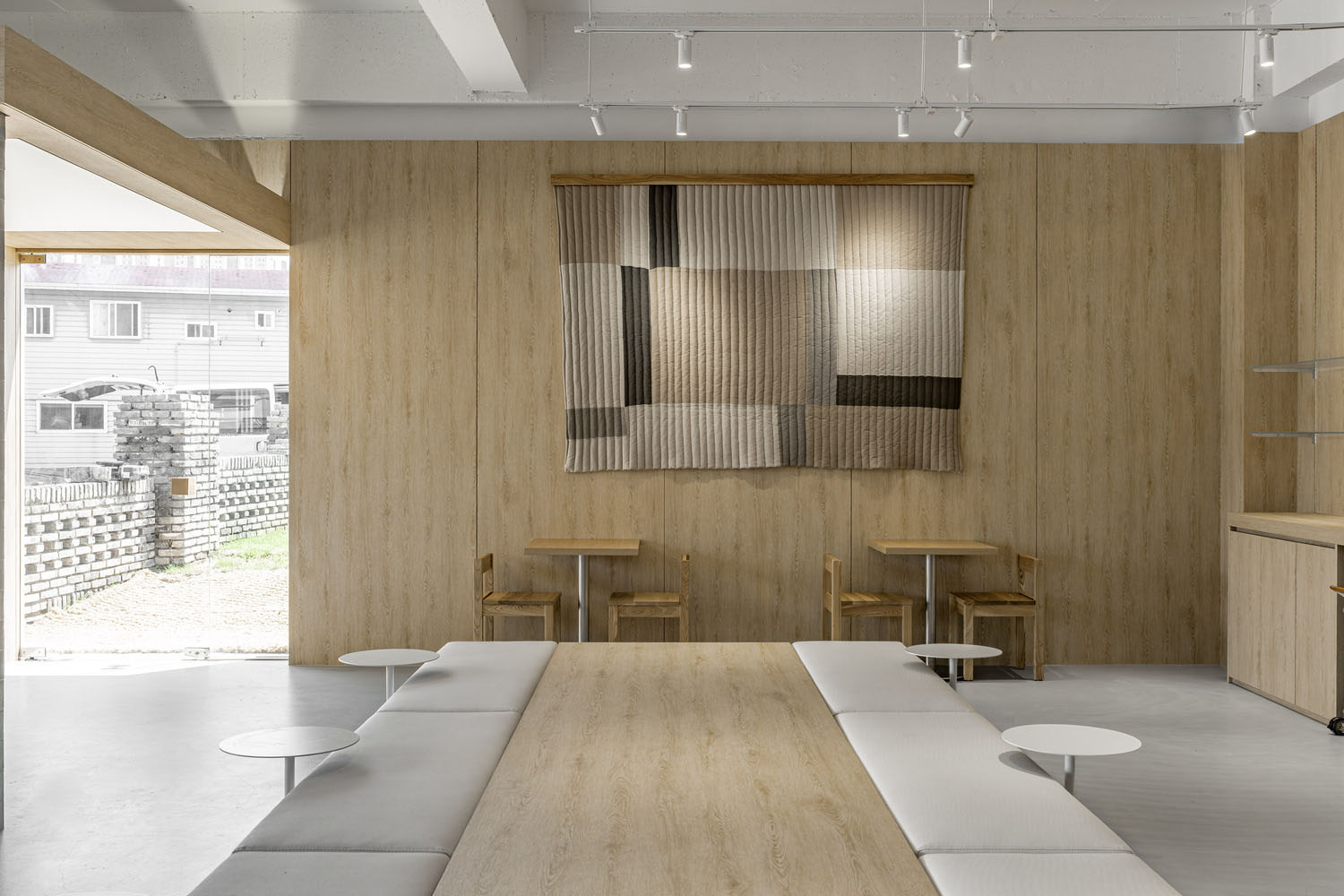 咖啡厅设计,咖啡厅设计案例,咖啡店设计,咖啡厅设计方案,Studio Cereal Number,韩国,Pawridge Pet Cafe,极简风格咖啡厅