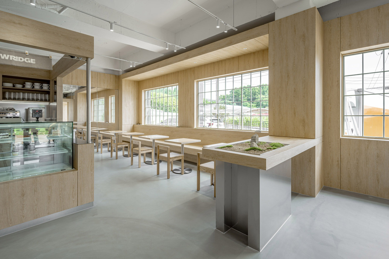 咖啡厅设计,咖啡厅设计案例,咖啡店设计,咖啡厅设计方案,Studio Cereal Number,韩国,Pawridge Pet Cafe,极简风格咖啡厅