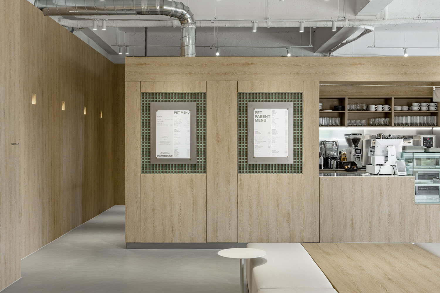 咖啡厅设计,咖啡厅设计案例,咖啡店设计,咖啡厅设计方案,Studio Cereal Number,韩国,Pawridge Pet Cafe,极简风格咖啡厅