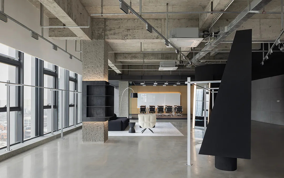 办公室设计,服装公司办公室,服装公司展厅设计,办公室展厅多功能空间,办公室设计案例,办公室设计方案,开放式办公室,清水混凝土,工业风办公室,杭州UTH STUDIO,杭州,MOON LAB