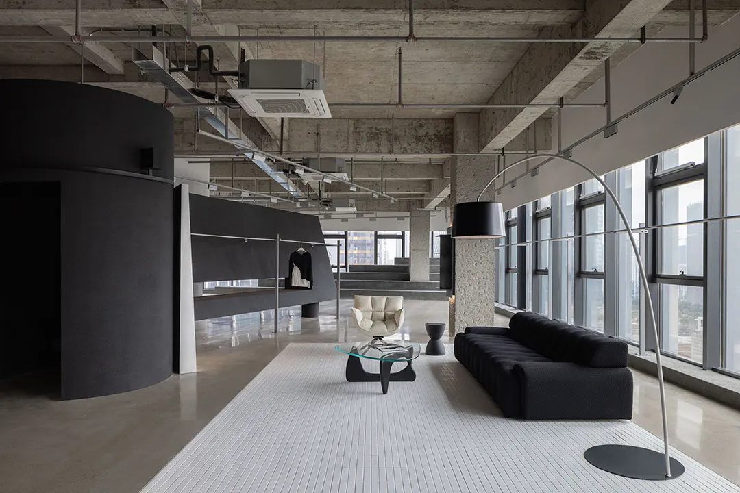 办公室设计,服装公司办公室,服装公司展厅设计,办公室展厅多功能空间,办公室设计案例,办公室设计方案,开放式办公室,清水混凝土,工业风办公室,杭州UTH STUDIO,杭州,MOON LAB