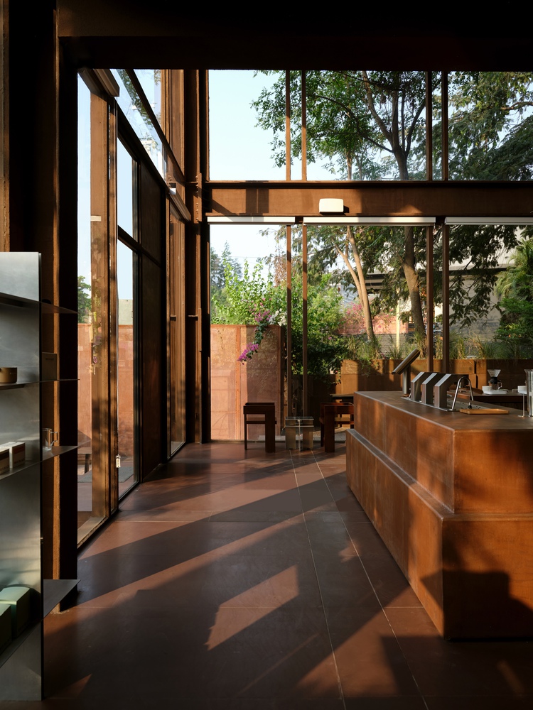 NaaV Studio,咖啡店设计,咖啡厅设计,咖啡厅设计案例,咖啡厅设计方案,印度,True Black,极简咖啡厅,耐候钢