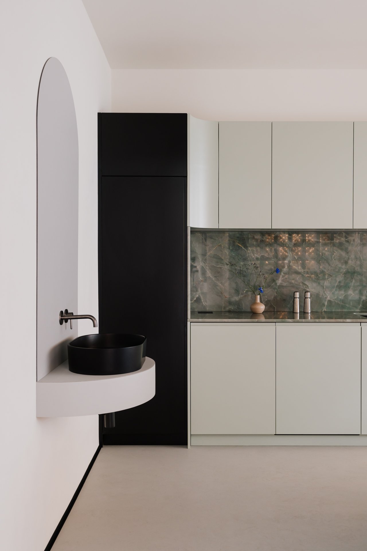 Loskiewicz Studio,办公室设计案例,办公室设计方案,波兰,华沙,卫浴五金,办公室设计,卫浴展厅,展厅设计,Omnires