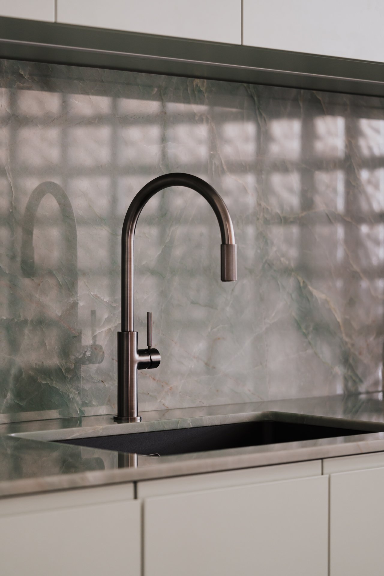 Loskiewicz Studio,办公室设计案例,办公室设计方案,波兰,华沙,卫浴五金,办公室设计,卫浴展厅,展厅设计,Omnires