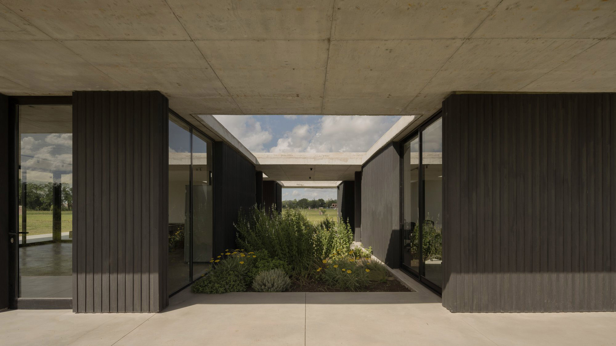 VDV ARQ,别墅设计,别墅设计案例,别墅装修,极简风格别墅设计,阿根廷,极简主义,清水混凝土