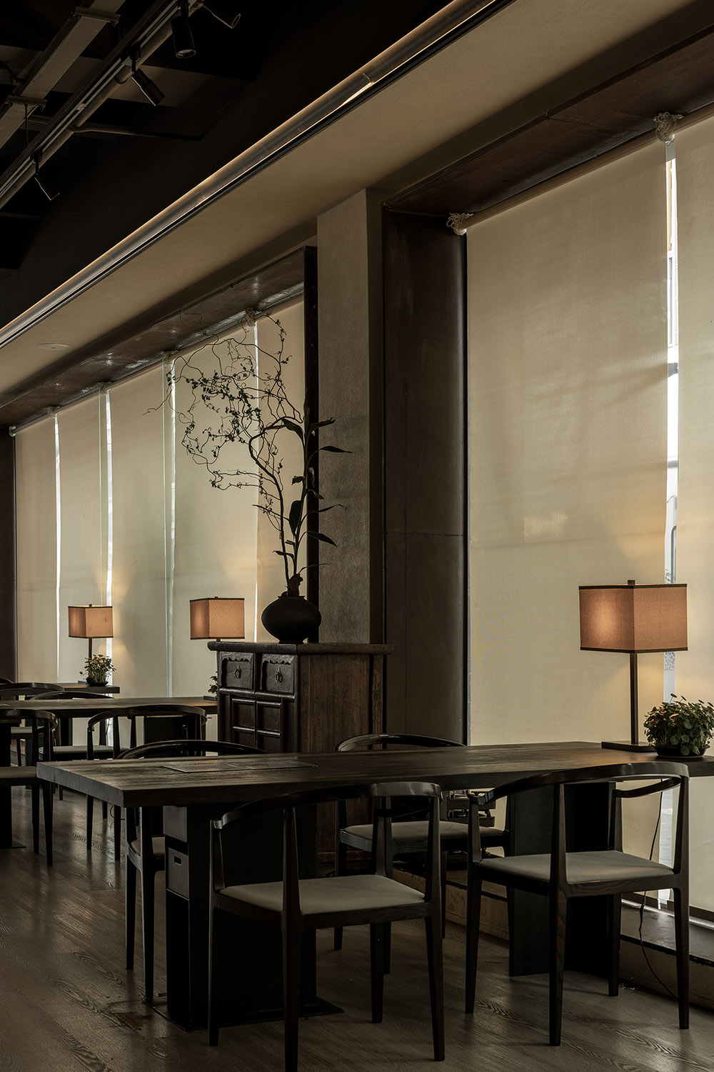 餐厅设计,东方美学餐厅,新中式餐厅设计,主题餐厅设计,餐厅设计案例,餐厅设计方案,餐厅改造,昆明滇池睡美人餐厅-钱王街巷里的时空叠影,昆明,素造建筑