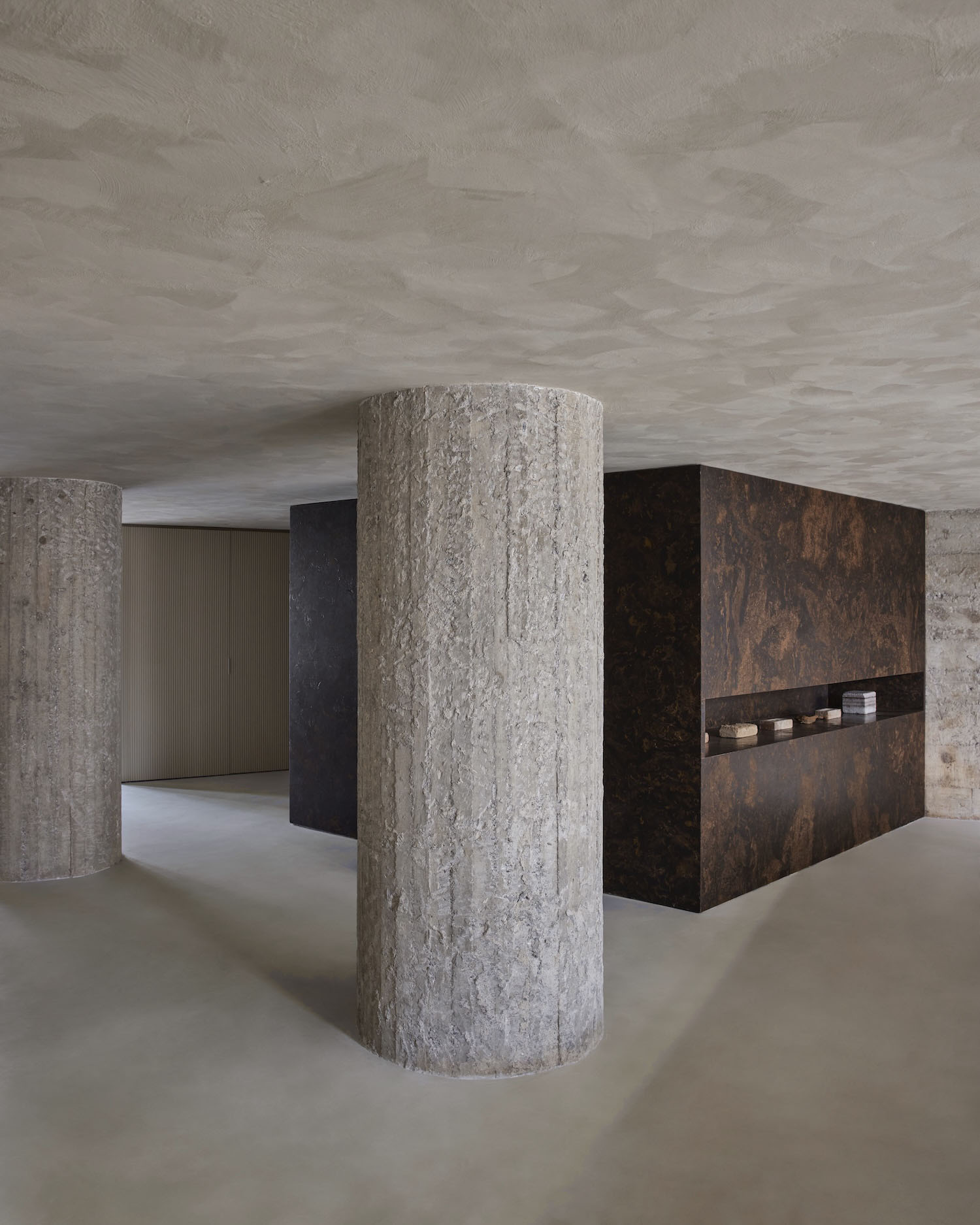 MNMA Studio,办公室设计案例,极简主义,巴西,圣保罗,Terraço Itália,展厅设计,建筑改造