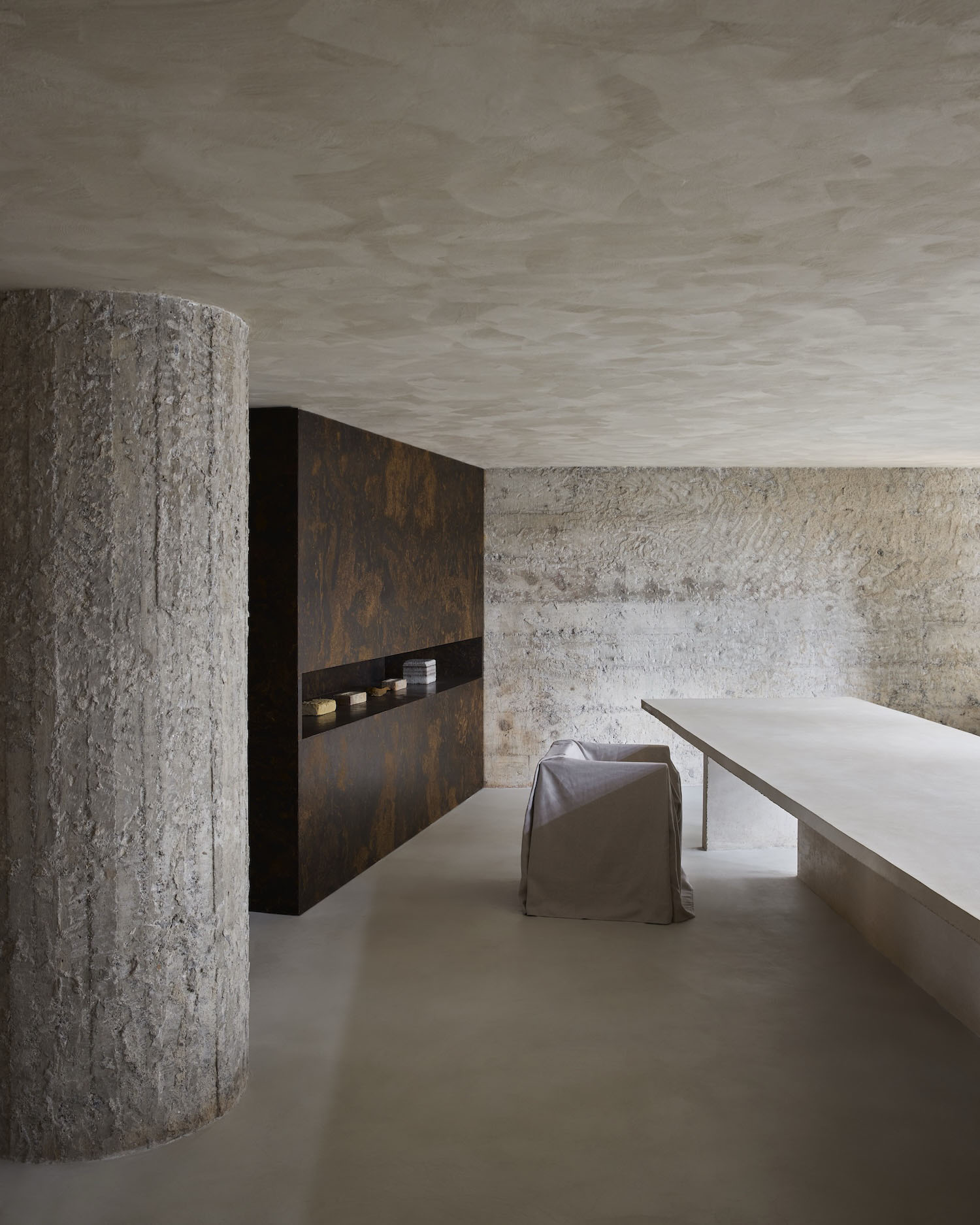 MNMA Studio,办公室设计案例,极简主义,巴西,圣保罗,Terraço Itália,展厅设计,建筑改造