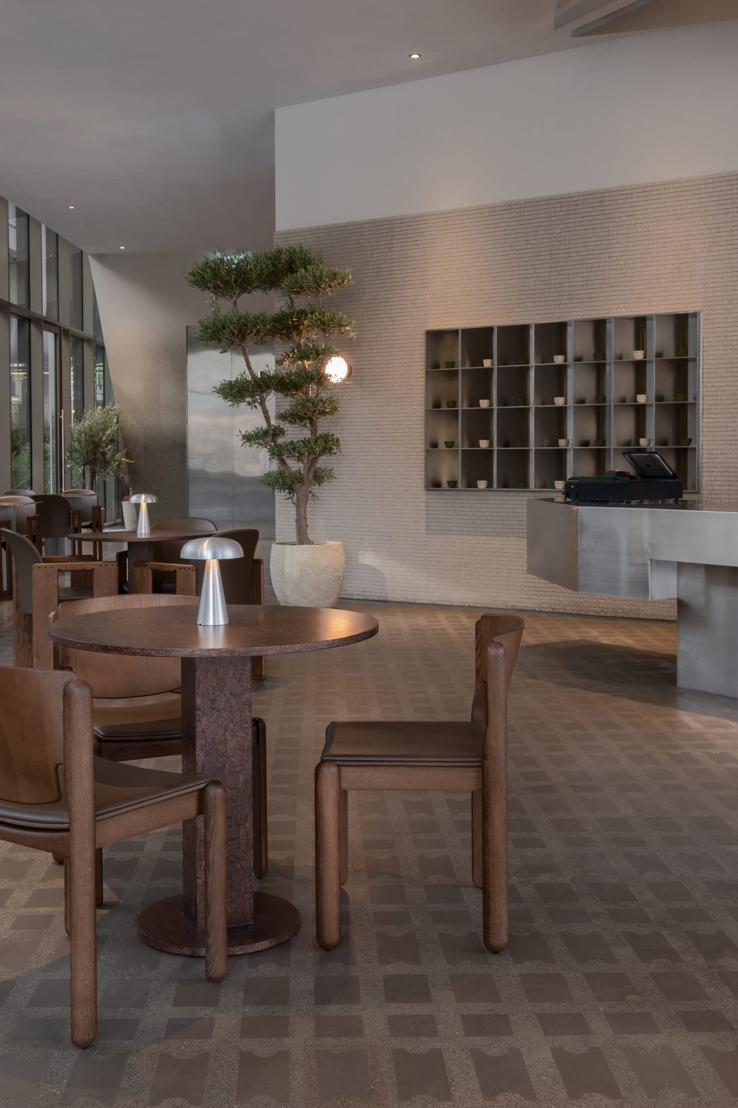 Studio Dua Abukhalaf,咖啡厅设计案例,咖啡店设计,迪拜,Como Lounge Café,咖啡厅设计,极简风格咖啡店设计案例,创意咖啡店