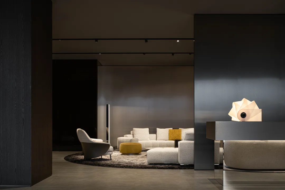 Minotti,家具展厅设计,展厅设计,展厅设计案例,展厅设计方案,Minotti家具店,体验店设计,家具展厅,Minotti 郑州店-以空间重塑品牌语言,郑州,OUTIN正反设计