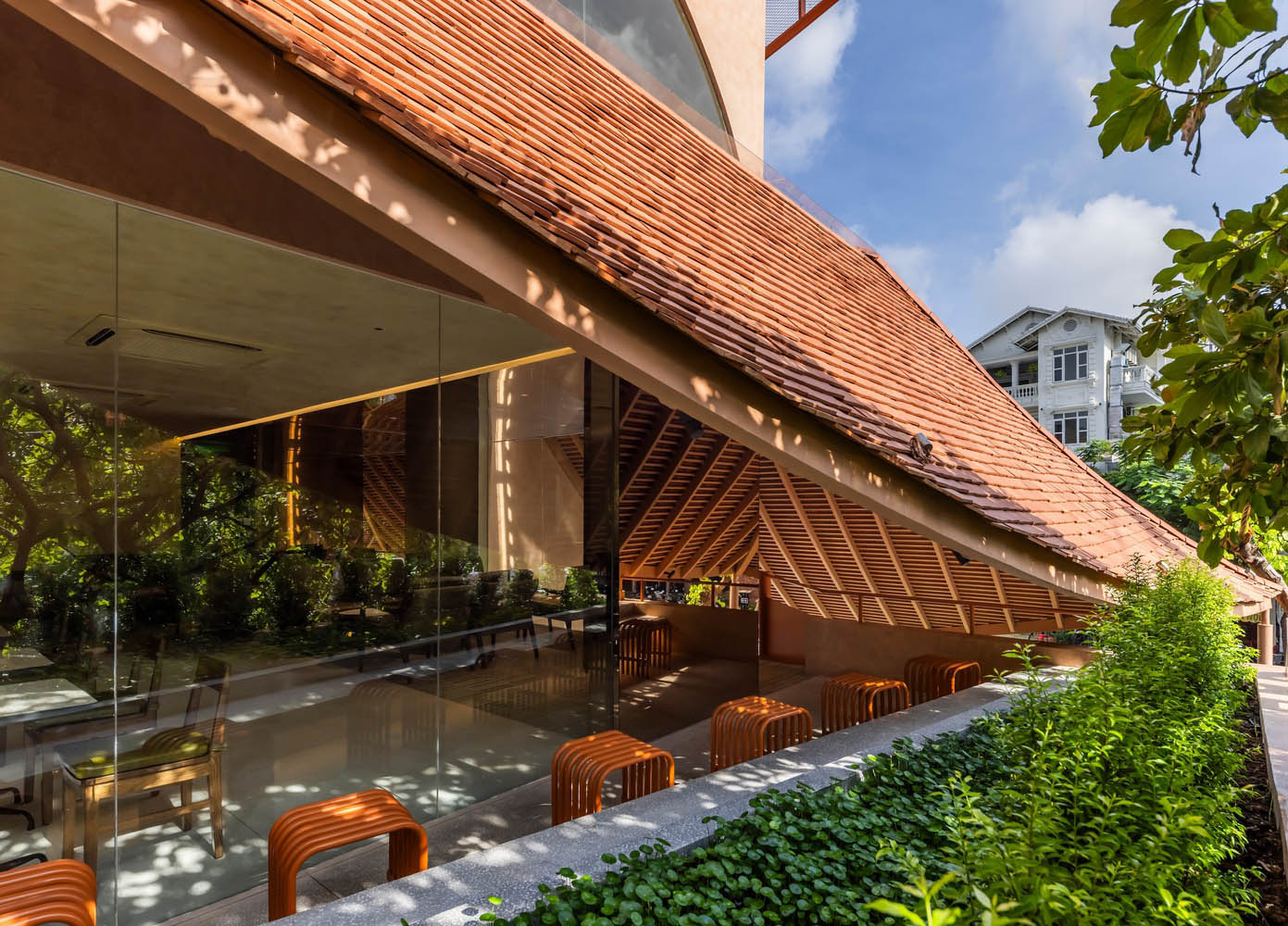 6717 Studio,咖啡厅设计案例,咖啡店设计,越南,胡志明市,CHUK COFFEE,咖啡厅设计,极简风格咖啡店设计案例,创意咖啡店