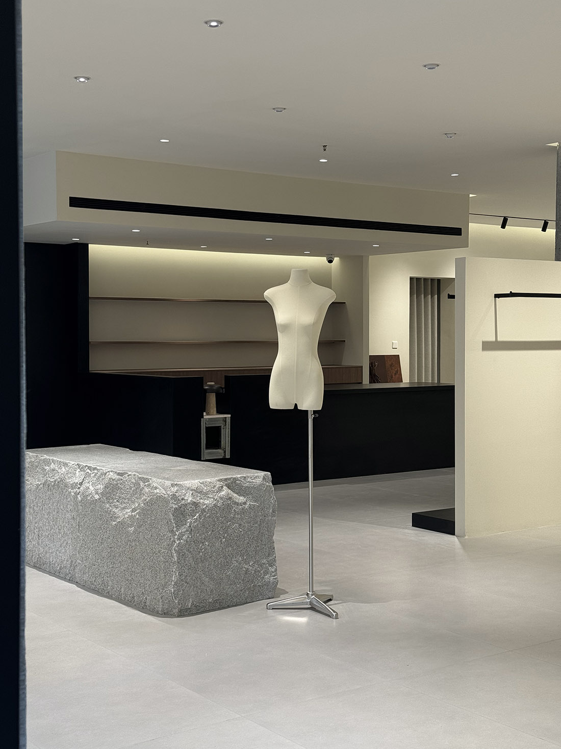 服装店设计,服装店设计案例,零售店设计,时装店设计,服装店设计方案,女装店设计,女装店,街边服装店设计,青岛金和百瑞GOLDENBARRY麦岛直营店,青岛,UD-lab设计