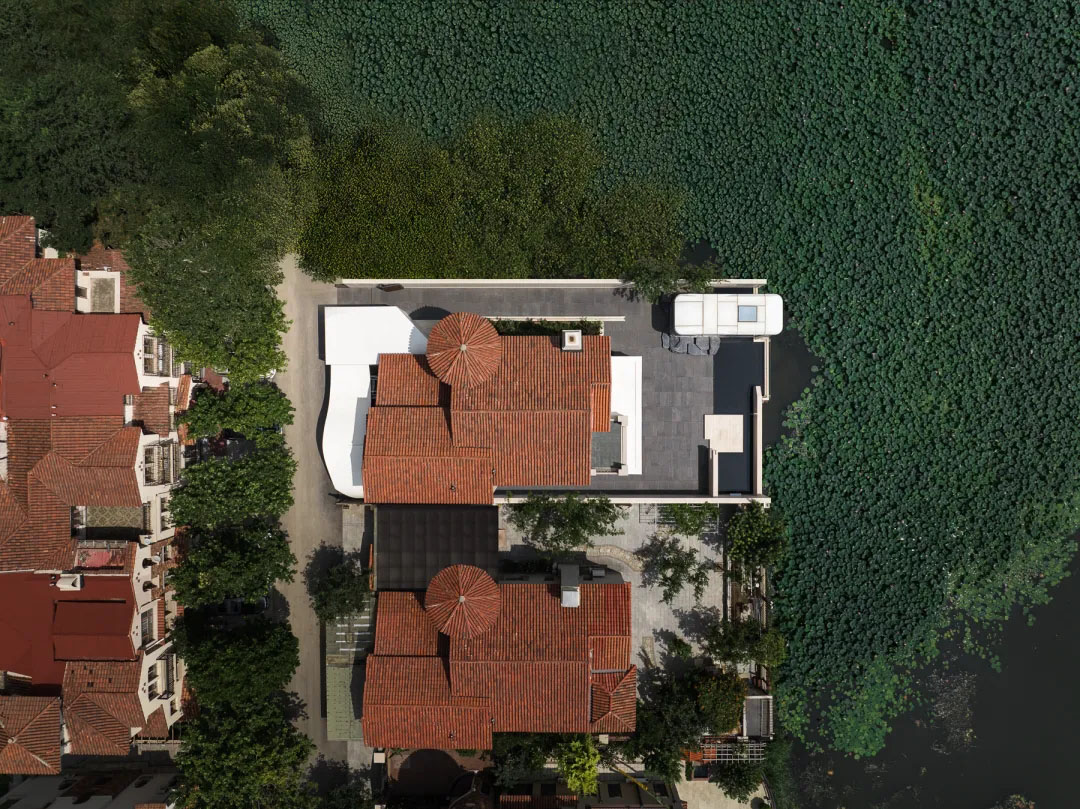 400㎡别墅设计,400㎡,别墅改造,旧宅翻新,别墅设计,别墅设计案例,别墅设计方案,住宅设计,现代风格别墅设计,天津老宅新生-湖畔叠境,天津,集见设计