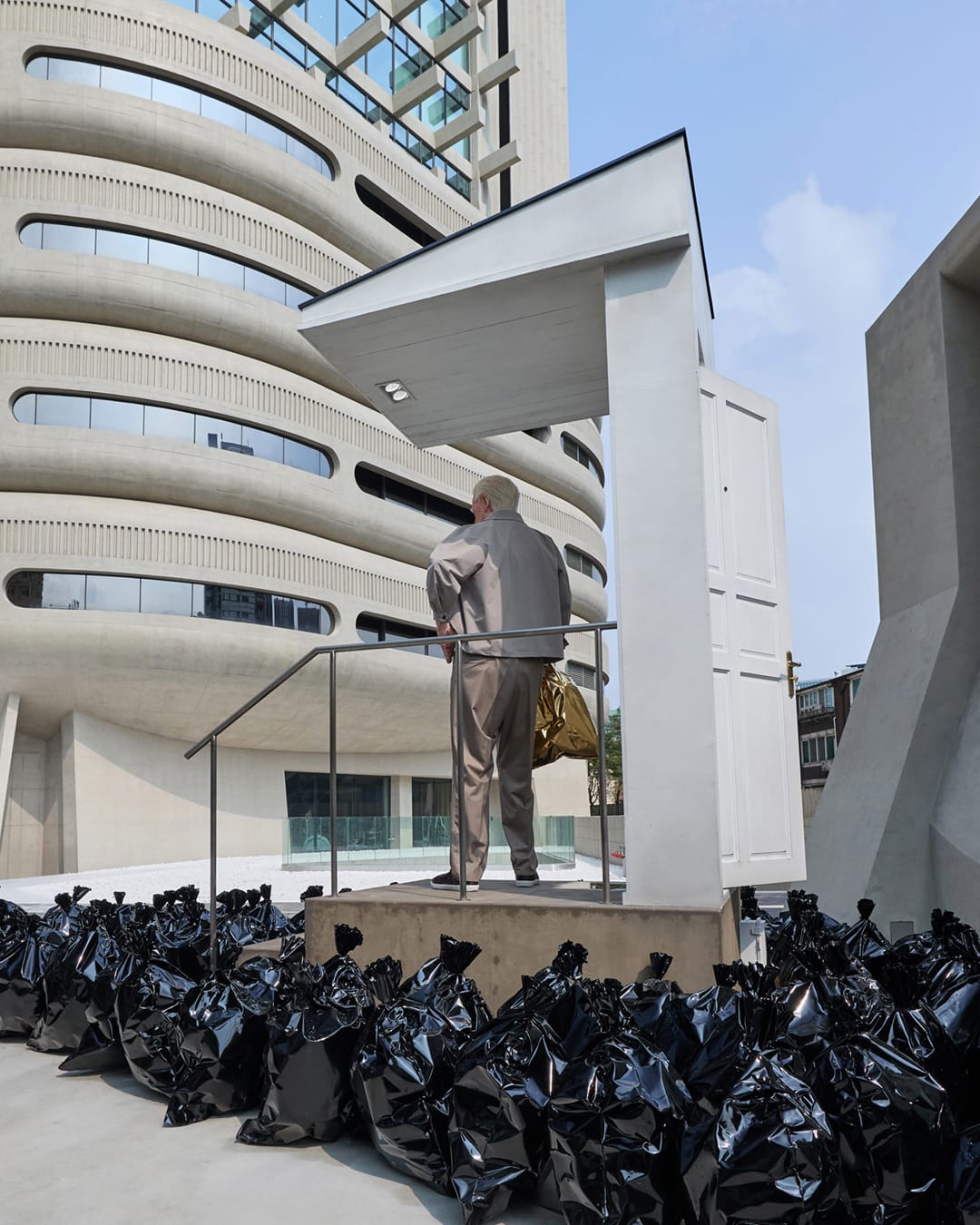 Gentle Monster,旗舰店设计,韩国,首尔,Gentle Monster旗舰店,极简风格眼镜店设计,极简主义,旗舰店设计,Haus Nowhere Seoul,未来零售