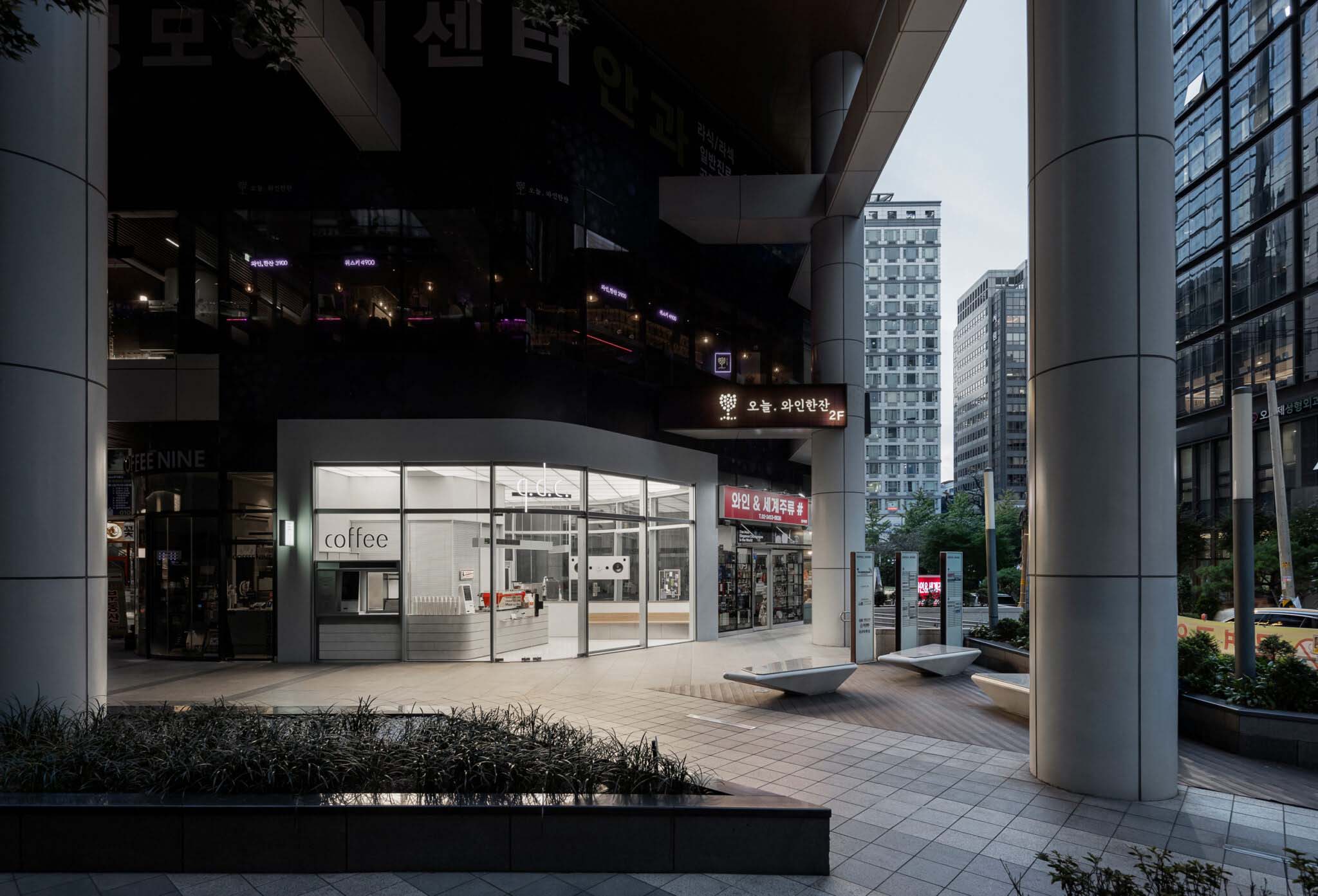 Indiesalon,咖啡厅,韩国,首尔,极简风格咖啡厅设计,极简主义,音乐咖啡馆,小型咖啡馆,Quick Daily Coffee