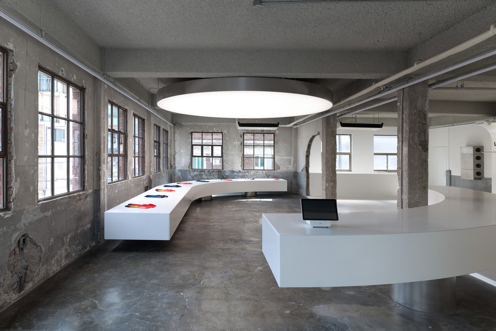 Two-Fold,零售店设计,UVU Seoul Flagship Store,韩国,首尔,服装店,极简风格,店铺设计,工业建筑改造