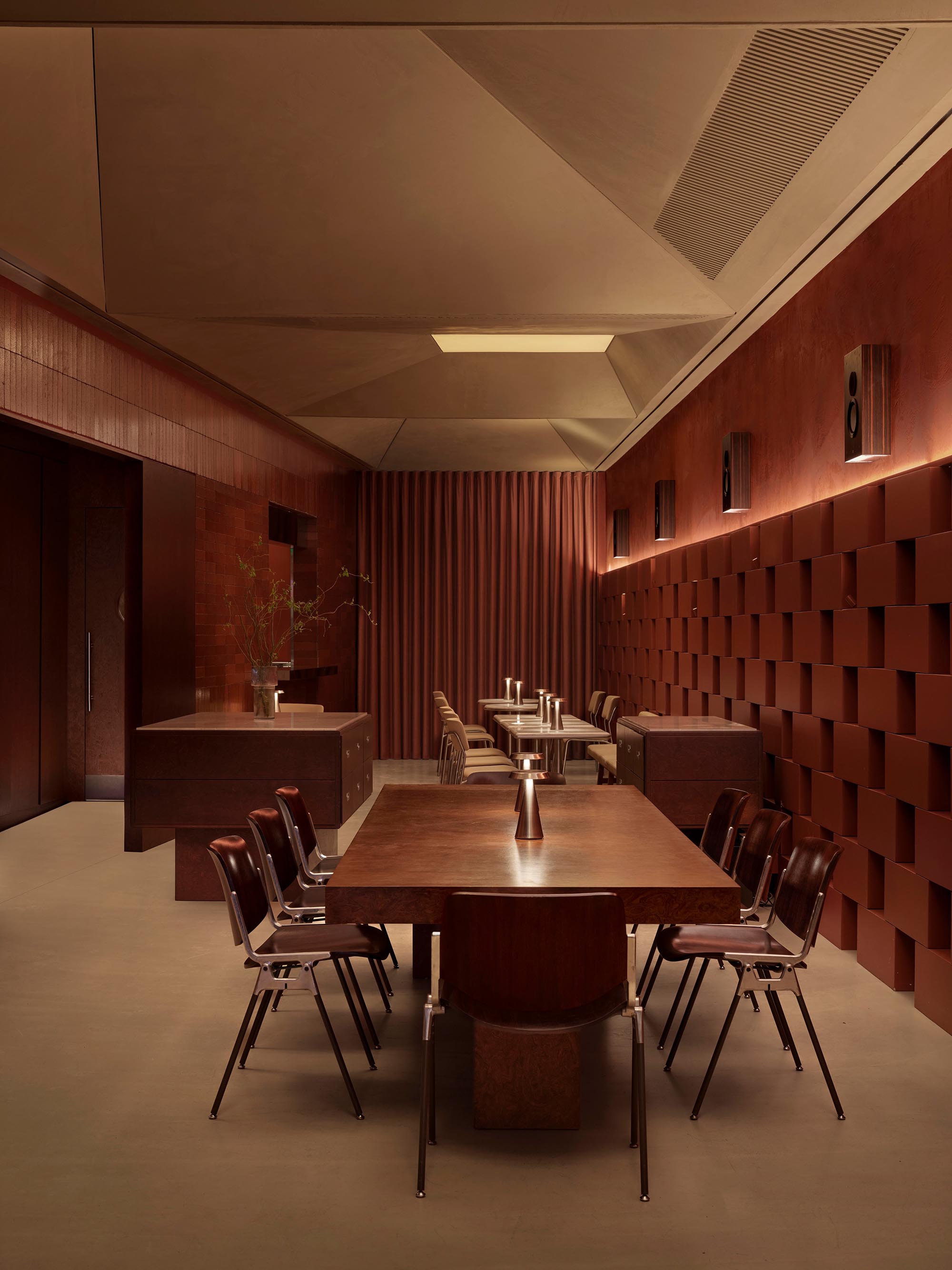 餐厅设计,餐酒吧设计,休闲餐厅设计,Urbanjobs Istanbul,酒吧设计,酒吧设计案例,酒馆设计,土耳其,伊斯坦布尔,休闲酒吧餐厅