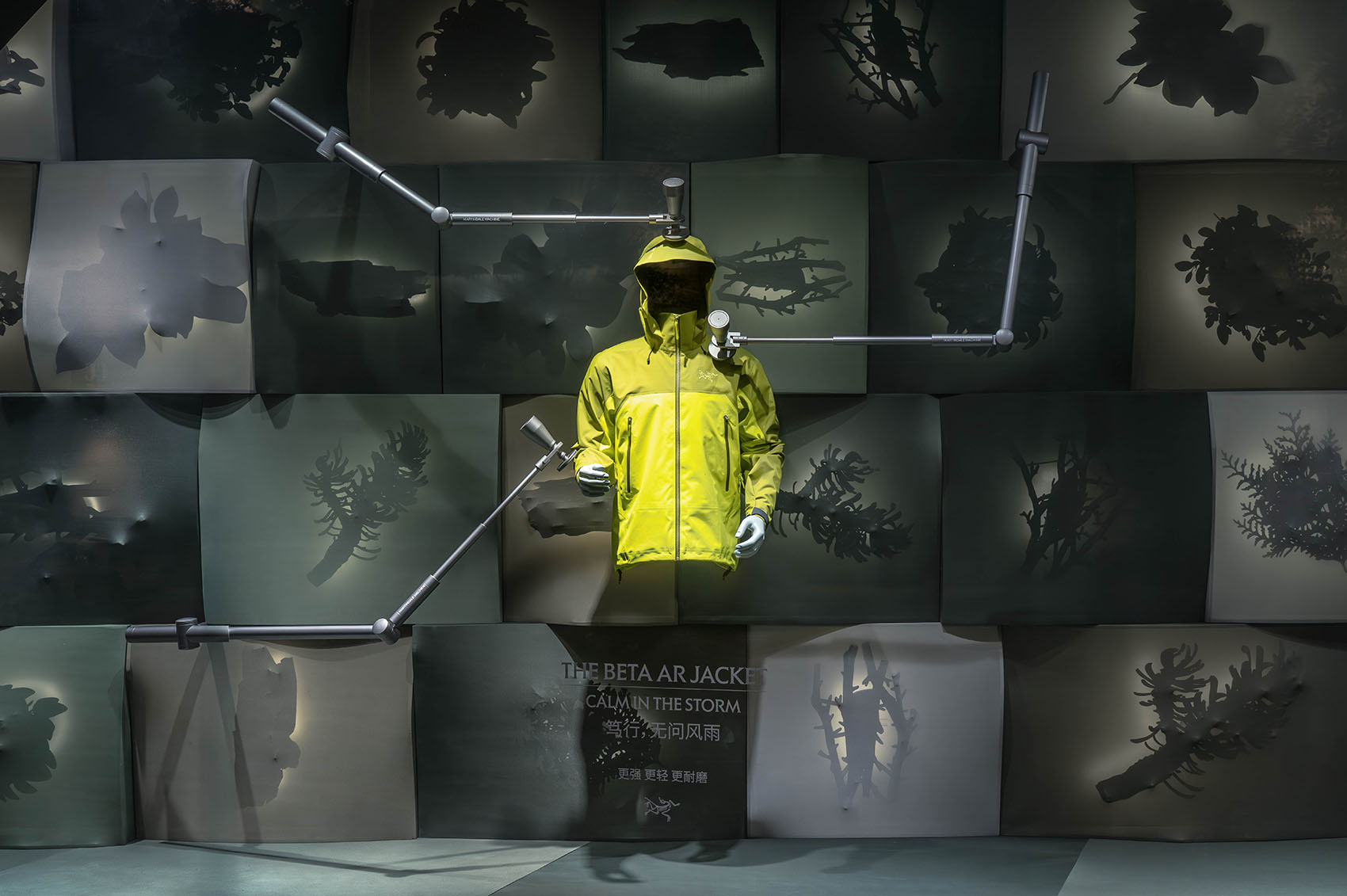 店铺橱窗设计,橱窗设计,商店橱窗设计,服装店橱窗设计,服装品牌橱窗设计,橱窗设计案例,橱窗设计方案,始祖鸟,始祖鸟2025秋冬橱窗设计,中国,PILLS工作室