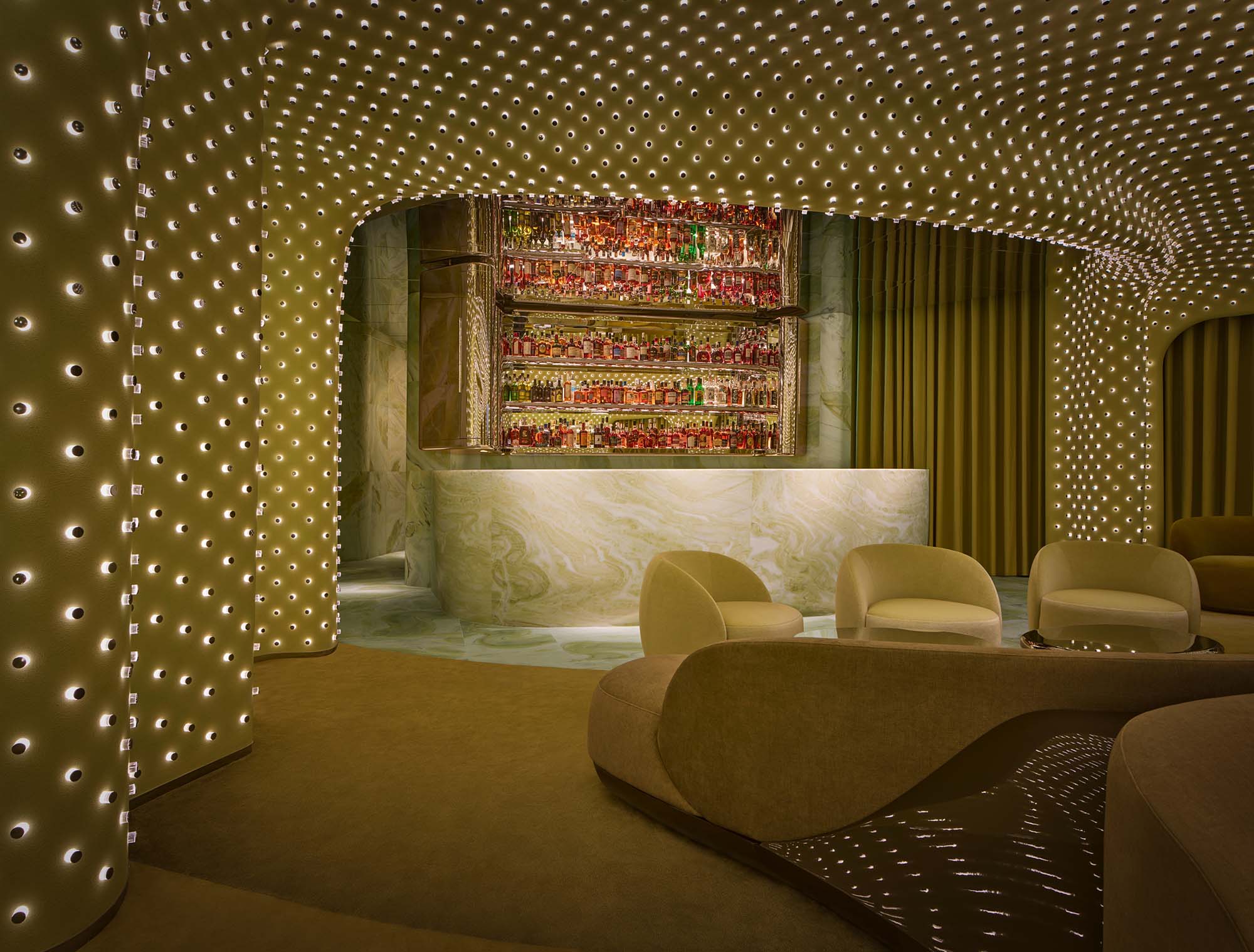 餐厅设计,餐酒吧设计,休闲餐厅设计,Studio Paolo Ferrari,Peridot Bar,酒吧设计,酒吧设计案例,香港,扎哈·哈迪德建筑事务所,休闲酒吧餐厅