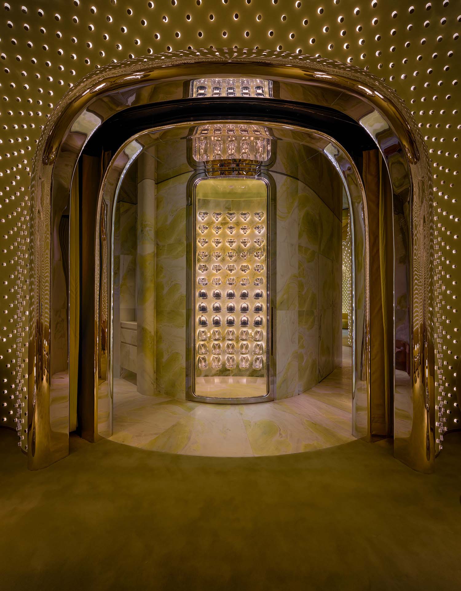 餐厅设计,餐酒吧设计,休闲餐厅设计,Studio Paolo Ferrari,Peridot Bar,酒吧设计,酒吧设计案例,香港,扎哈·哈迪德建筑事务所,休闲酒吧餐厅