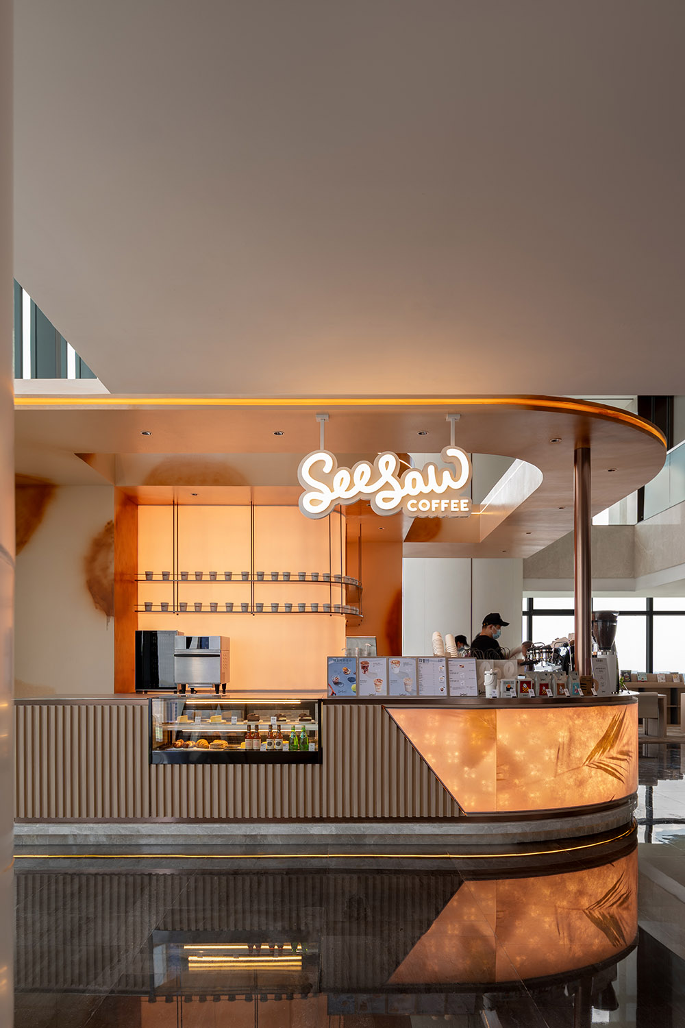 咖啡店设计,开放式咖啡店,精品咖啡店,商务中心咖啡店,咖啡店打卡,咖啡店装修,咖啡店设计案例,咖啡店设计方案,长沙世茂环球金融中心seesaw coffee,长沙,石见设计