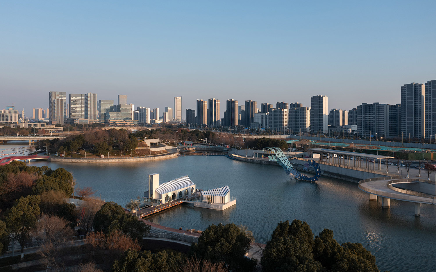 建筑设计,公园建筑设计,礼堂设计,结婚礼堂,礼堂设计案例,礼堂设计方案,苏州天鹅湖礼堂—公园生活的仪式感,苏州,平介设计,杨楠