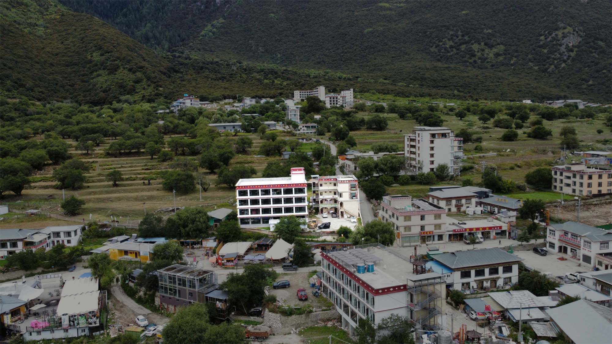 建筑改造,居民楼改造民宿,酒店设计,度假酒店设计,酒店立面改造,民宿设计,侘寂风民宿设计,民宿设计案例,民宿设计方案,西藏林芝漫尘民宿,西藏,奇偶创艺事务所