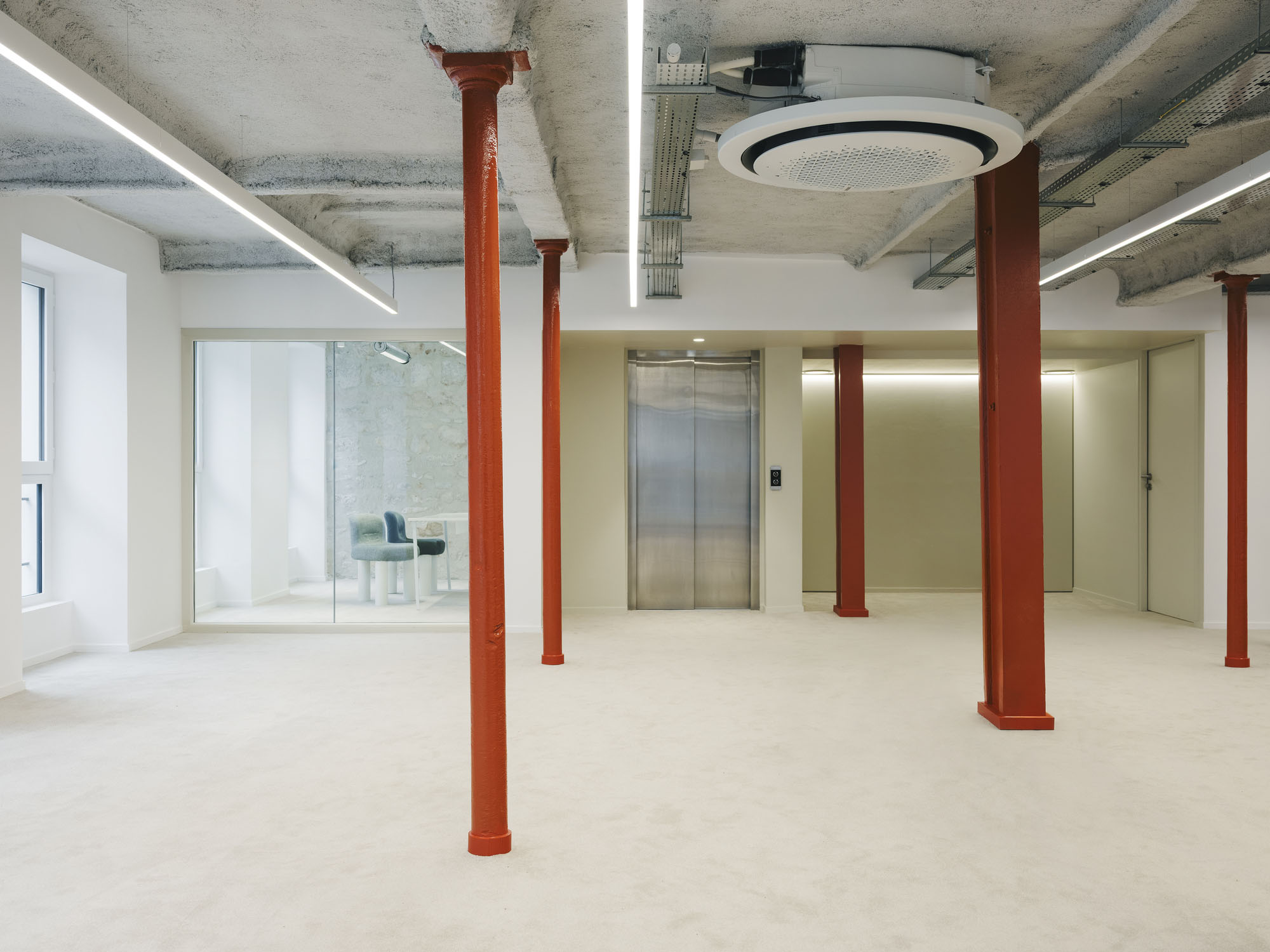 Agathe Marimbert Architect,办公室设计案例,办公室设计方案,法国,极简风格办公室,巴黎,办公室设计,旧印刷厂改造,建筑改造
