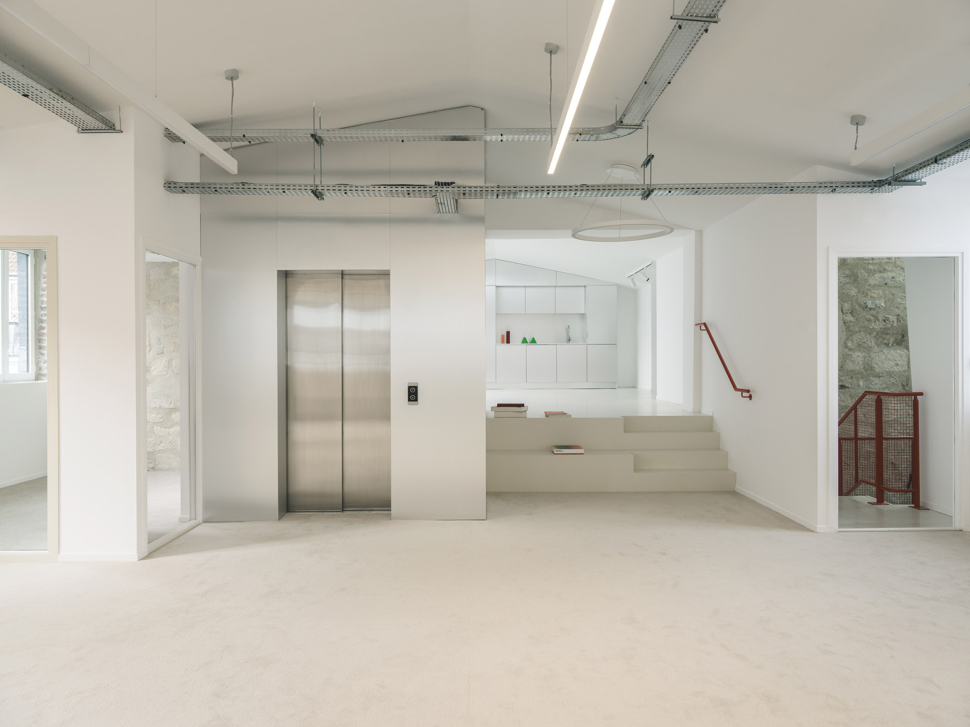 Agathe Marimbert Architect,办公室设计案例,办公室设计方案,法国,极简风格办公室,巴黎,办公室设计,旧印刷厂改造,建筑改造