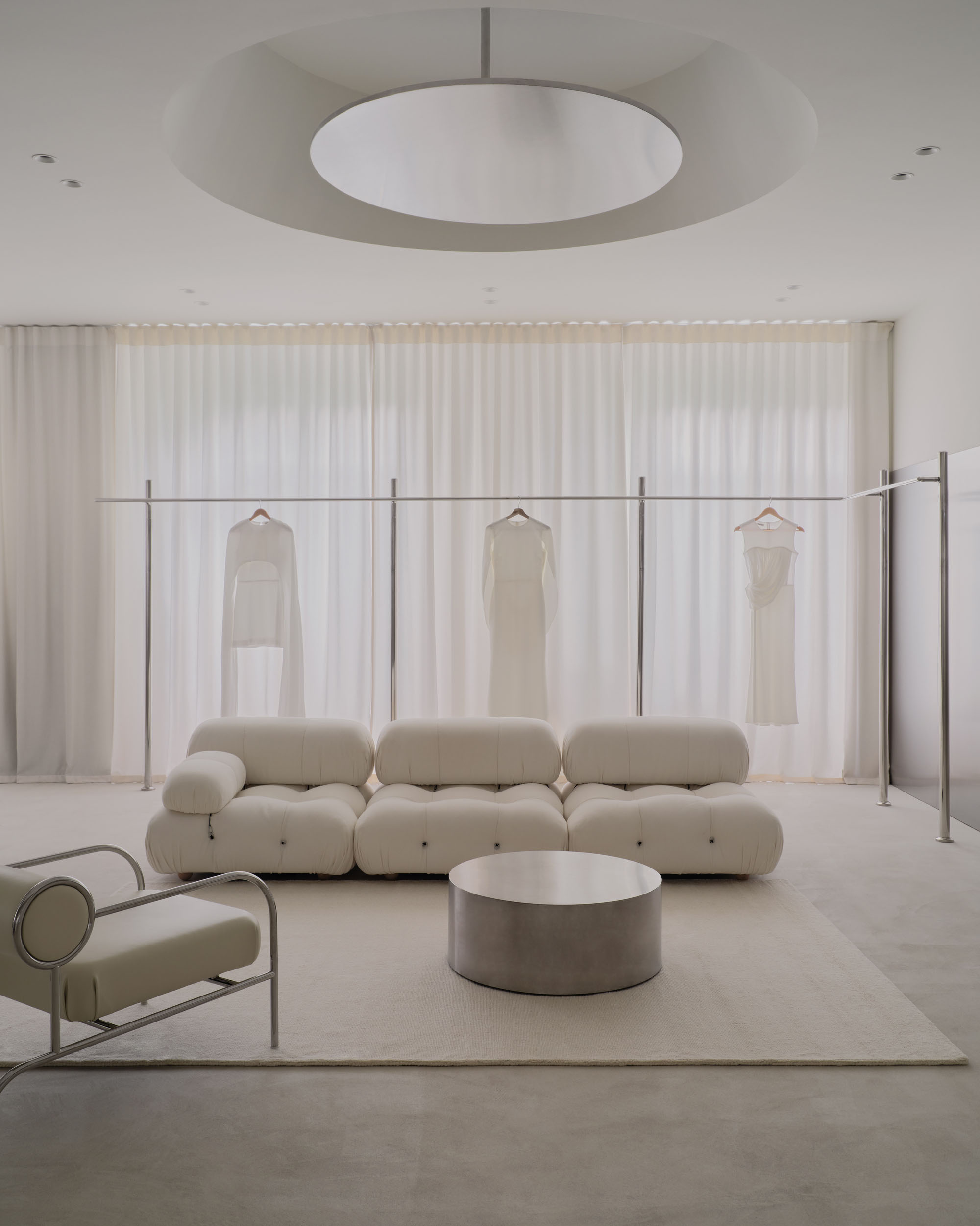 UP2DATE architects,零售店设计,服装店,哈萨克斯坦,女装店,服装店,店铺设计,极简主义女装店