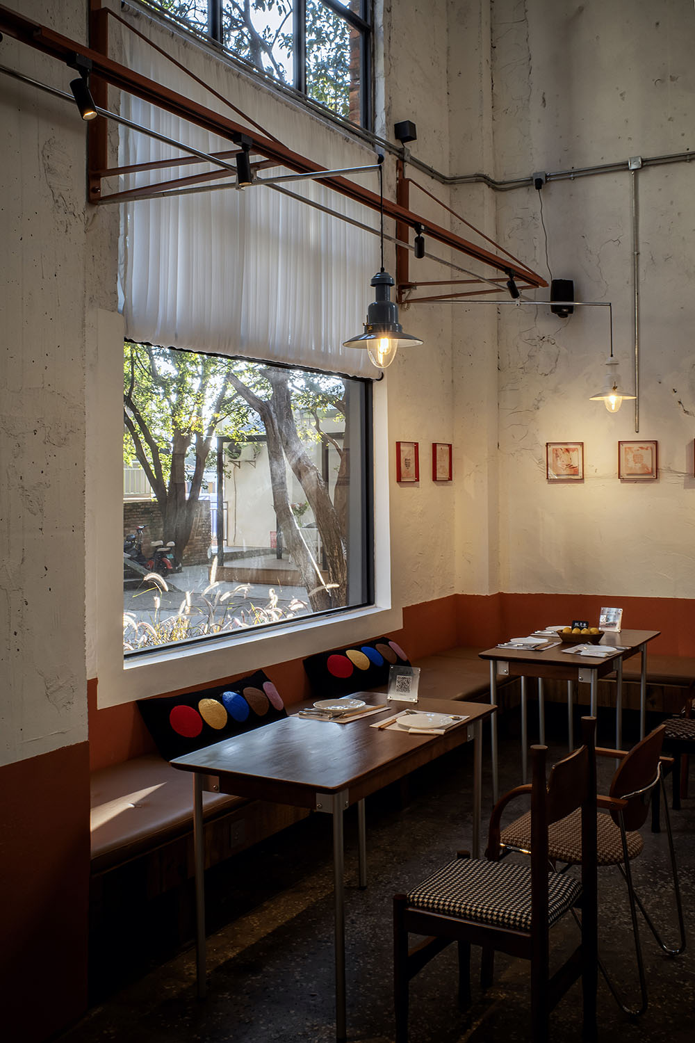 餐厅设计,工厂改造餐厅,工业风餐厅设计,餐厅改造,餐厅设计案例,餐厅设计方案,休闲餐厅设计,昆明SISA潇洒餐厅,昆明,素造建筑